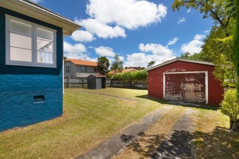 Photo of property in 54 Wainui Avenue, Point Chevalier, Auckland, 1022