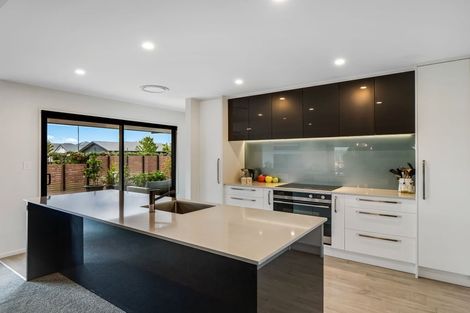 Photo of property in 21 Watkins Drive, Rangiora, 7400