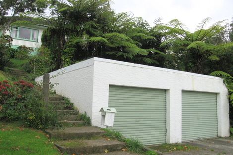 Photo of property in 10 Romney Square, Tawa, Wellington, 5028