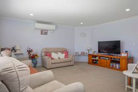 Photo of property in Rangeview Villas, 41/9 Fuller Close, Levin, 5510