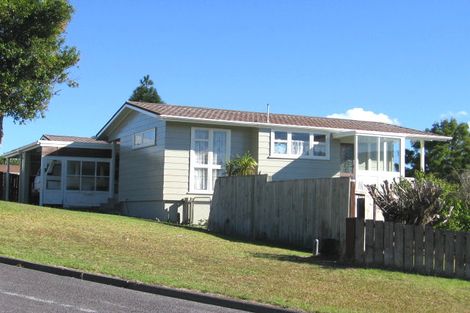 Photo of property in 9 Rena Place, West Harbour, Auckland, 0618