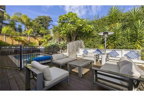Photo of property in 14 Witton Place, Schnapper Rock, Auckland, 0632