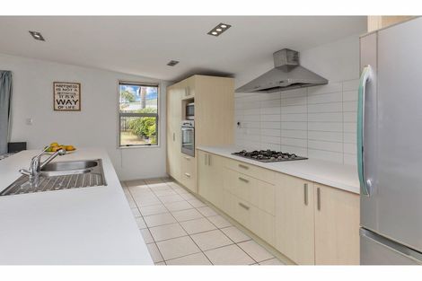 Photo of property in 5 Endeavour Place, One Tree Point, 0118