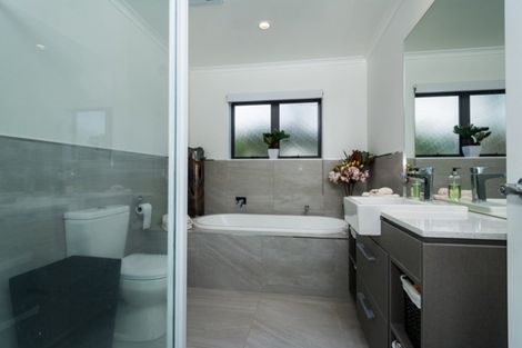 Photo of property in 88 Mackay Drive, Greenhithe, Auckland, 0632