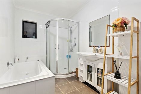 Photo of property in 18a Christmas Road, Manurewa, Auckland, 2102