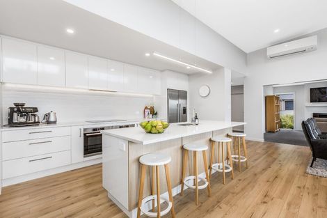 Photo of property in 28 Banks Boulevard, Whitby, Porirua, 5024