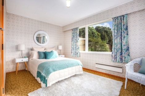 Photo of property in 39 Saint Johns Terrace, Tawa, Wellington, 5028