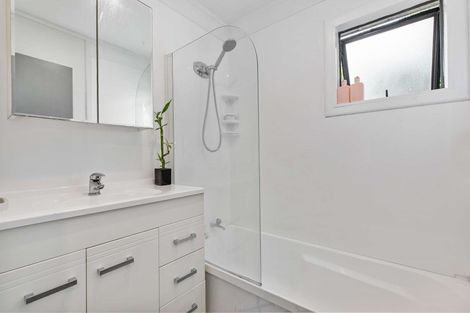 Photo of property in 2/10 Jarrah Place, Massey, Auckland, 0614