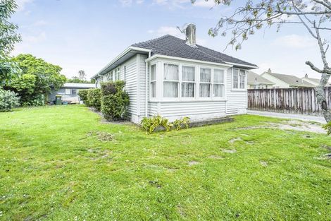 Photo of property in 24 Paul Crescent, Fairfield, Hamilton, 3214