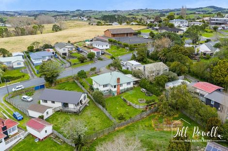 Photo of property in 13 View Street, Maungaturoto, 0520
