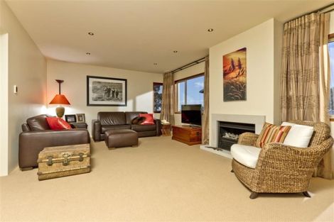 Photo of property in 70 Cliff Road, Torbay, Auckland, 0630