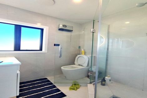 Photo of property in 120 Golf Road, New Lynn, Auckland, 0600