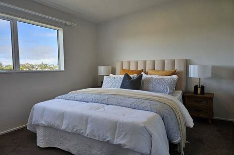 Photo of property in 65 Zara Court, Windsor Park, Auckland, 0632