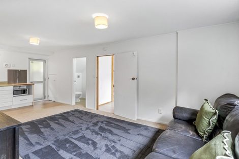 Photo of property in 2/3 Pohutukawa Avenue, Shelly Park, Auckland, 2014