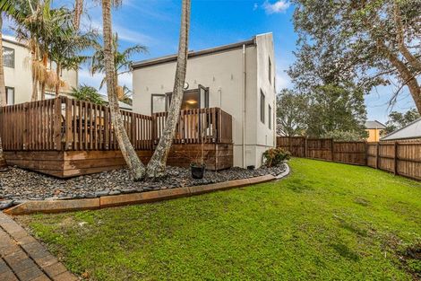 Photo of property in 5 View Ridge Drive, Ranui, Auckland, 0612