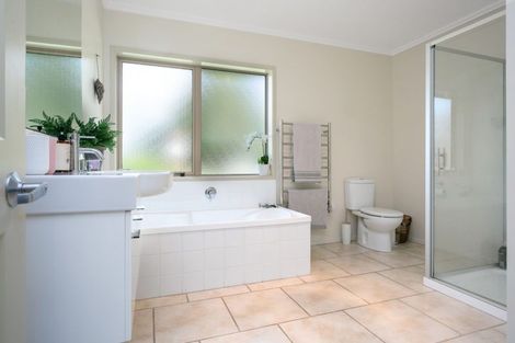 Photo of property in 176 Thornton Road, Cambridge, 3434