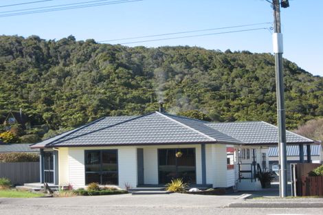 Photo of property in 203 Main South Road, Karoro, Greymouth, 7805