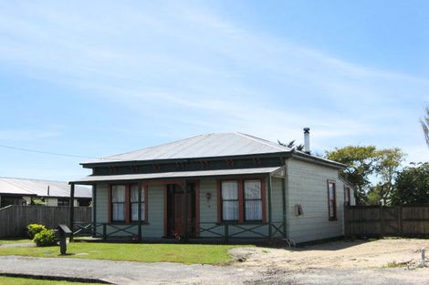 Photo of property in 13 Queen Street, Westport, 7825