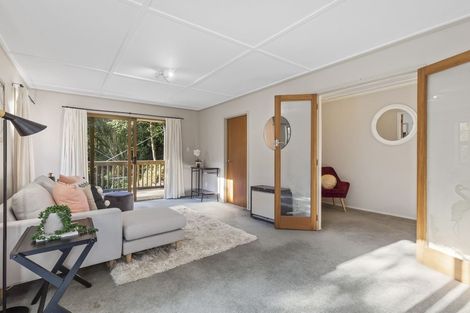 Photo of property in 5 Miromiro Road, Normandale, Lower Hutt, 5010