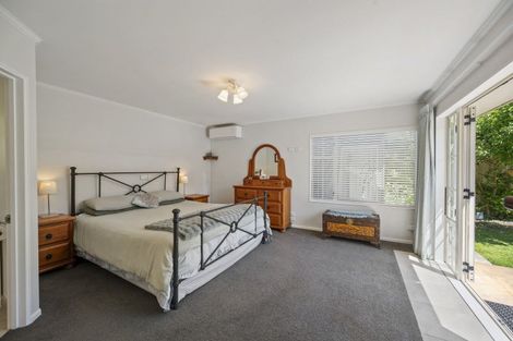 Photo of property in 15 Pukekura Place, Taradale, Napier, 4112