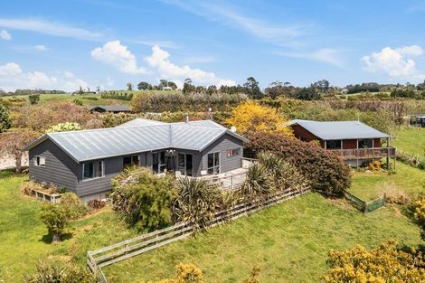 Photo of property in 14 Arthur Road, Paraite, New Plymouth, 4373