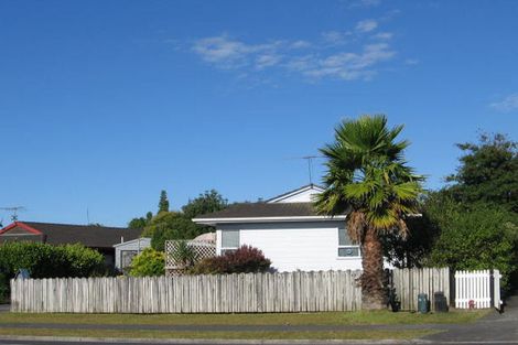 Photo of property in 8 Caribbean Drive, Unsworth Heights, Auckland, 0632