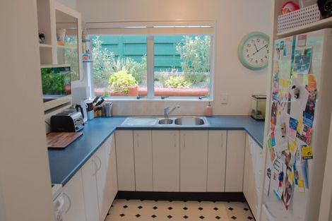 Photo of property in 2/40 Salford Street, Newlands, Wellington, 6037