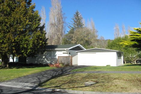 Photo of property in 33 Kinloch Road, Kinloch, Taupo, 3377