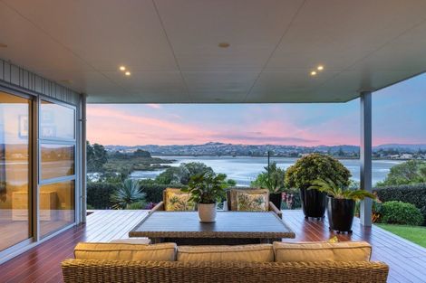 Photo of property in 51 Moffat Road, Red Beach, 0932