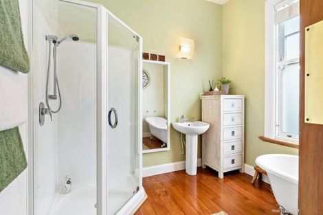 Photo of property in 14 Garfield Street, Brooklyn, Wellington, 6021