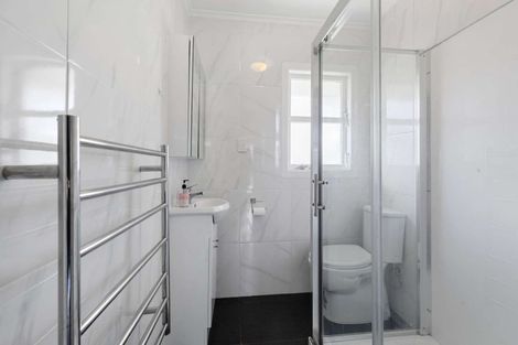 Photo of property in 2/13 Creamer Avenue, Belmont, Auckland, 0622