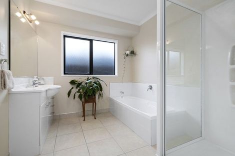 Photo of property in 15 Greig Place, Pukekohe, 2120