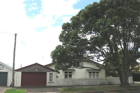 Photo of property in 44b Waterview Road, Stanley Point, Auckland, 0624