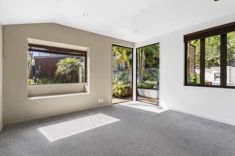 Photo of property in 5 Telephone Road, Birkenhead, Auckland, 0626