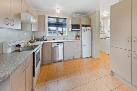 Photo of property in 11 Belgrave Place, Papakura, 2110