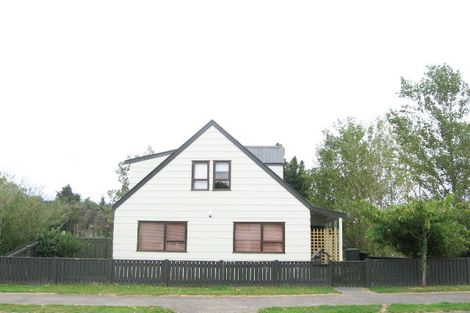 Photo of property in 15 Aniseed Grove, Timberlea, Upper Hutt, 5018