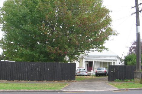 Photo of property in 46 Woodglen Road, Glen Eden, Auckland, 0602