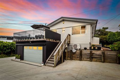 Photo of property in 84 Waitea Road, Muriwai, Waimauku, 0881