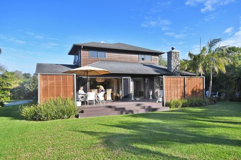 Photo of property in 2 Wonderview Road, Leigh, 0985