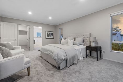 Photo of property in 12 Lakeridge Close, Northcross, Auckland, 0632