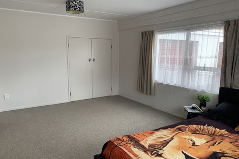 Photo of property in 2/100 Titirangi Road, New Lynn, Auckland, 0600