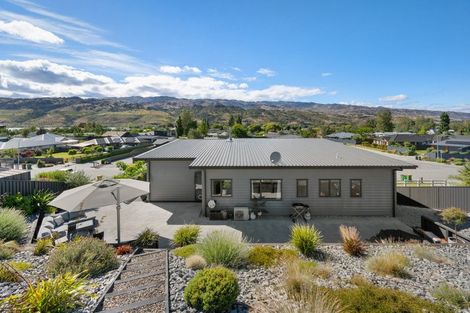 Photo of property in 71 Stratford Drive, Mount Pisa, Cromwell, 9383