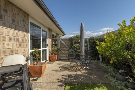 Photo of property in 15 Parkland Rise, Omokoroa, 3114