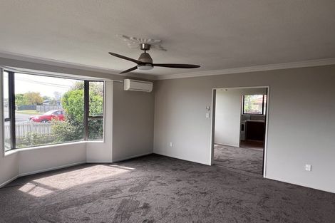 Photo of property in 1/135 Sawyers Arms Road, Northcote, Christchurch, 8052