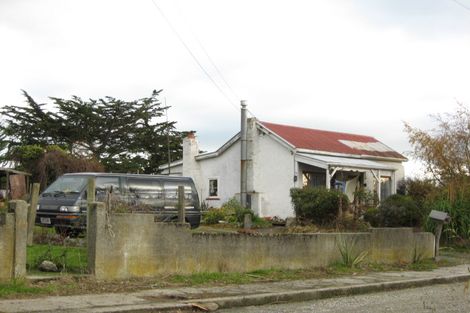 Photo of property in 16 Saint Catherine Street, Kaitangata, 9210