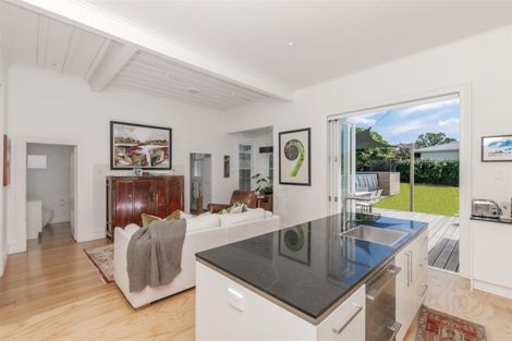 Photo of property in 40 King Edward Parade, Devonport, Auckland, 0624