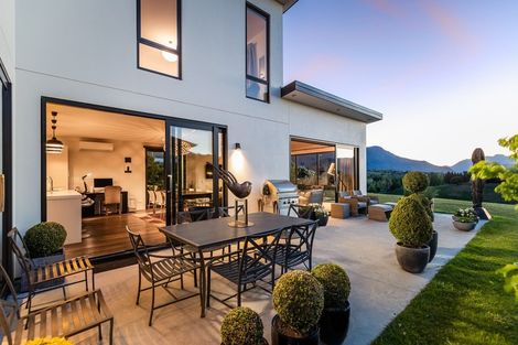 Photo of property in 2 Advance Terrace, Arrowtown, 9302