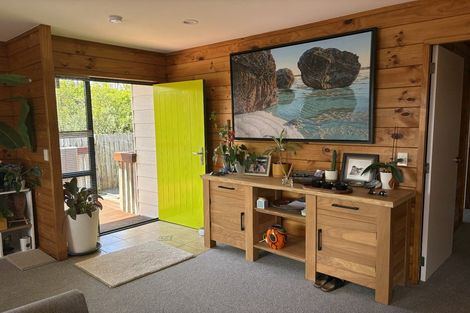 Photo of property in 2/818 East Coast Road, Oteha, Auckland, 0630