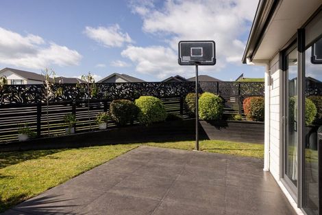 Photo of property in 1 Anglers Way, Omokoroa, 3114