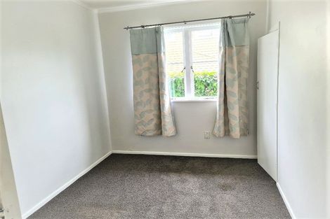 Photo of property in 17 Covil Avenue, Te Atatu South, Auckland, 0610